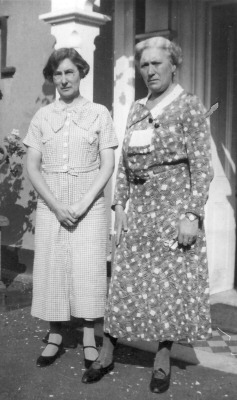 Harriet with sister Agnes